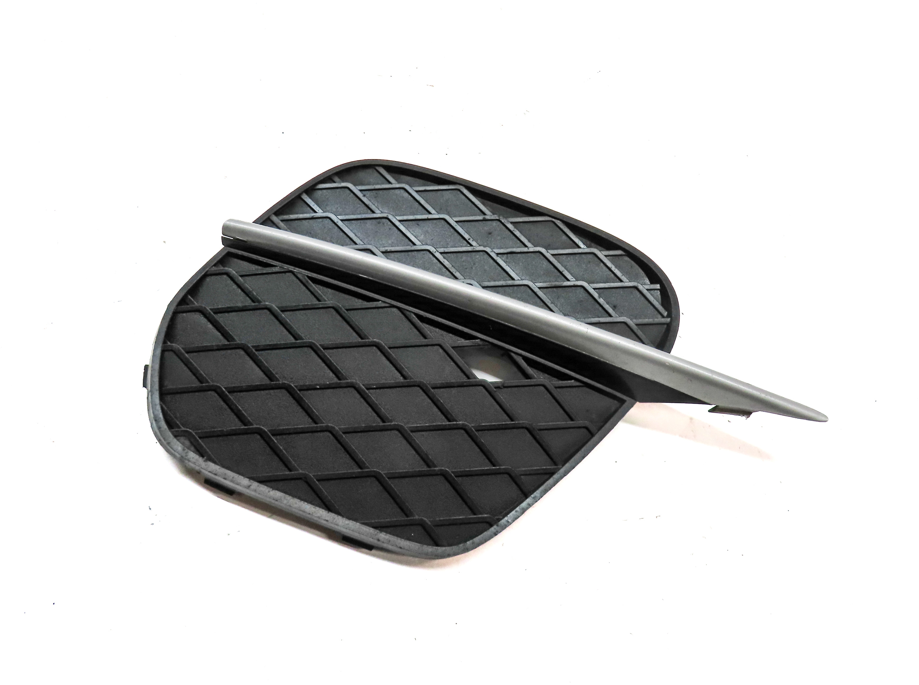 2011-2013 BMW X5 (E70) FRONT RIGHT PASSENGER LOWER BUMPER VENT GRILLE TRIM — exact item pictured